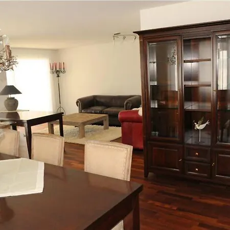Sleeps 8 Wifi Apartment